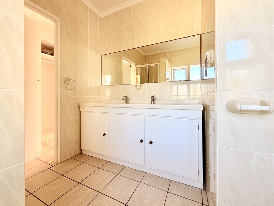 5 Bedroom Property for Sale in Vermont Western Cape
